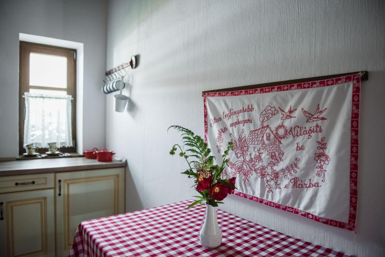 Zsindelyes Cottage Erpatak Exteriör bild